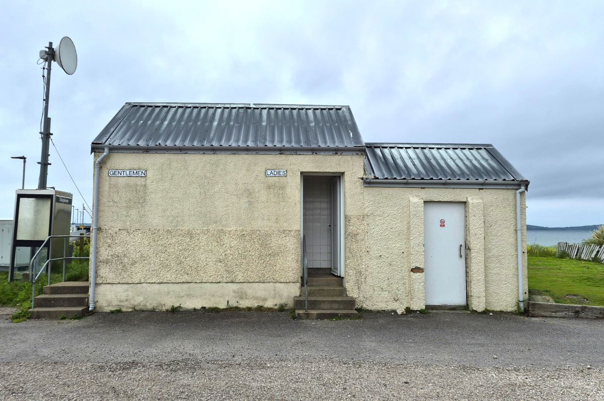 The current public toilet block at Tayinloan ferry terminal will be replaced after councillors approved redevelopment plans.