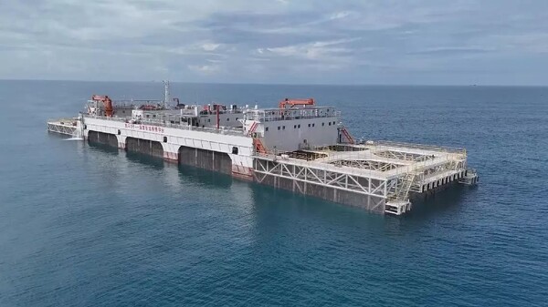 Giant Chinese fish farm platform sets sail