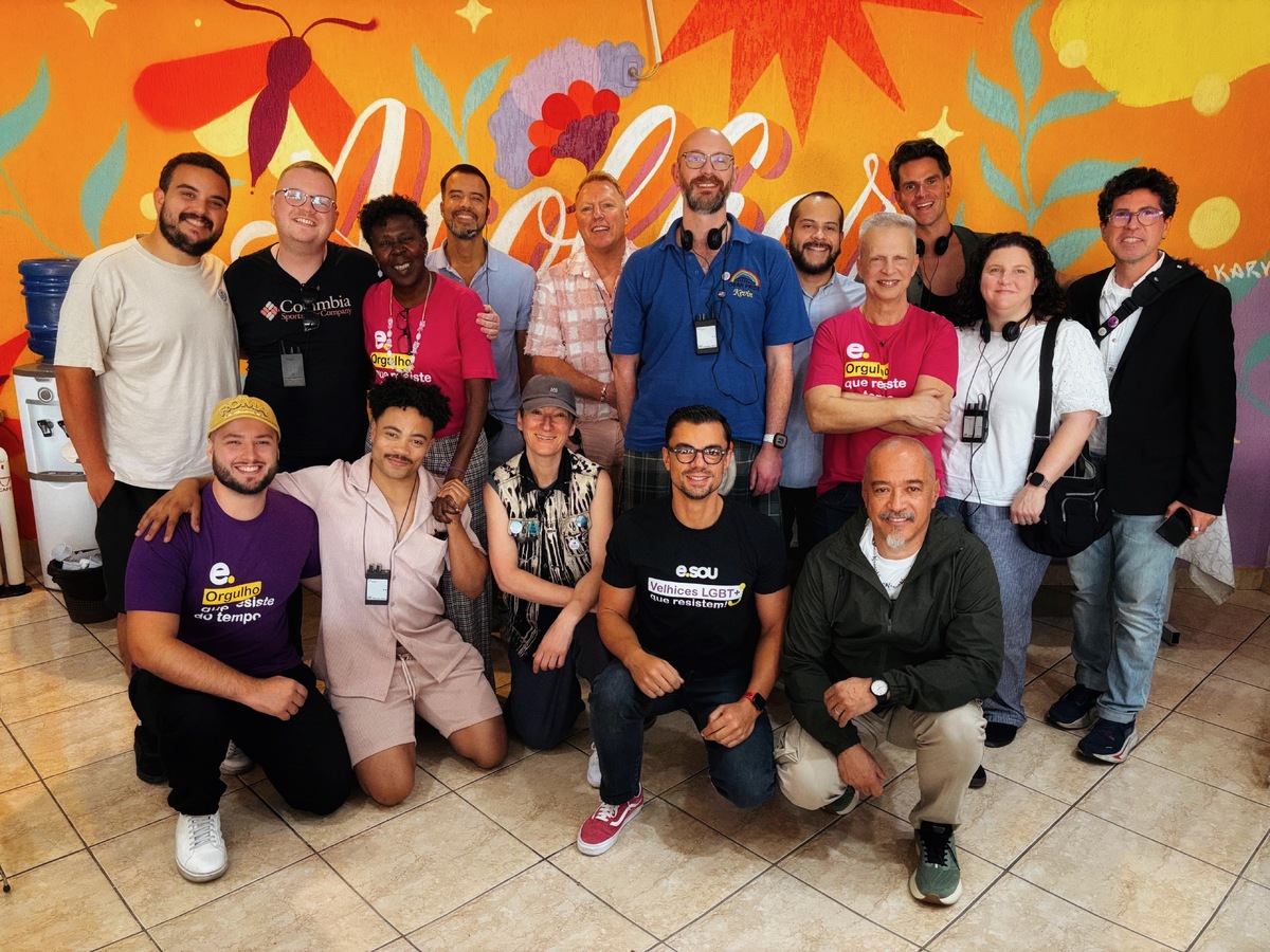 no t26 credit rodolfo rizzo the UK delegation (with three of the Brazilian hosts) and staff from EternamenteSou an organisation providing community and support for older LGBTQIA people in So Paulo