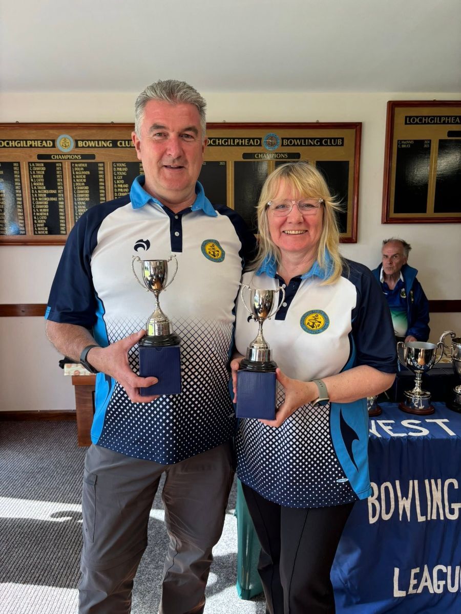 WEB NO AA26 West Argyll Bowling Finals Mixed Pairs Hugh Sanson and Verina Litster Lochgilhead BC