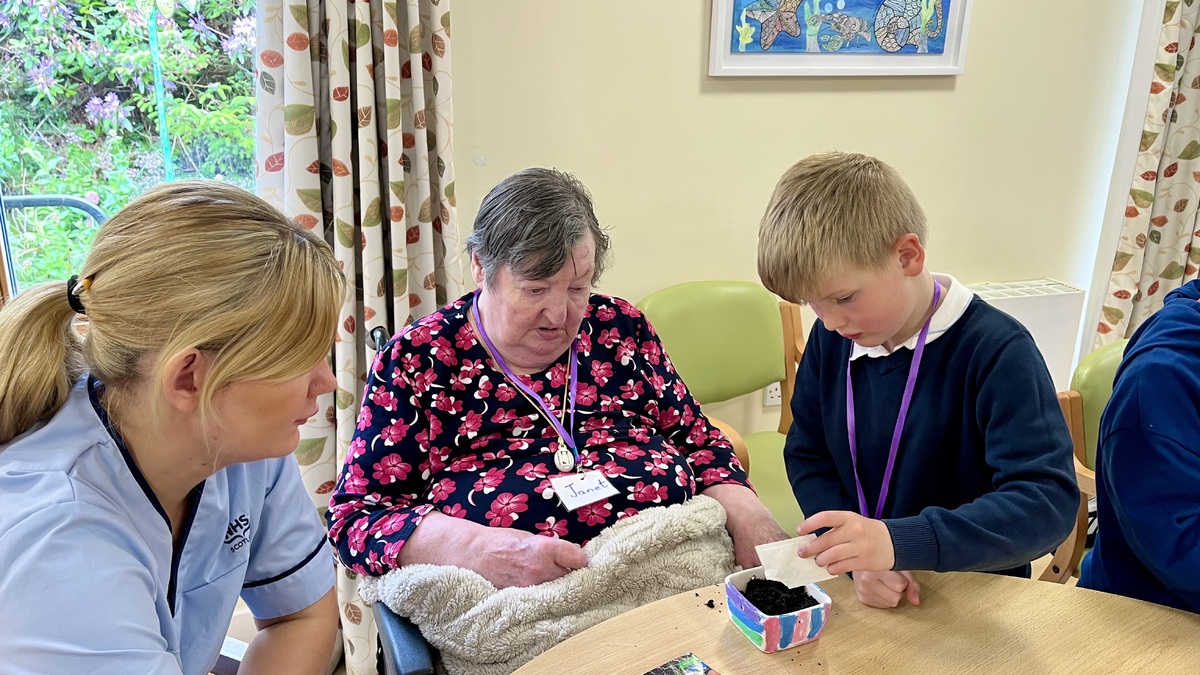Gardening games for youngsters and elderly with Ewen's Room