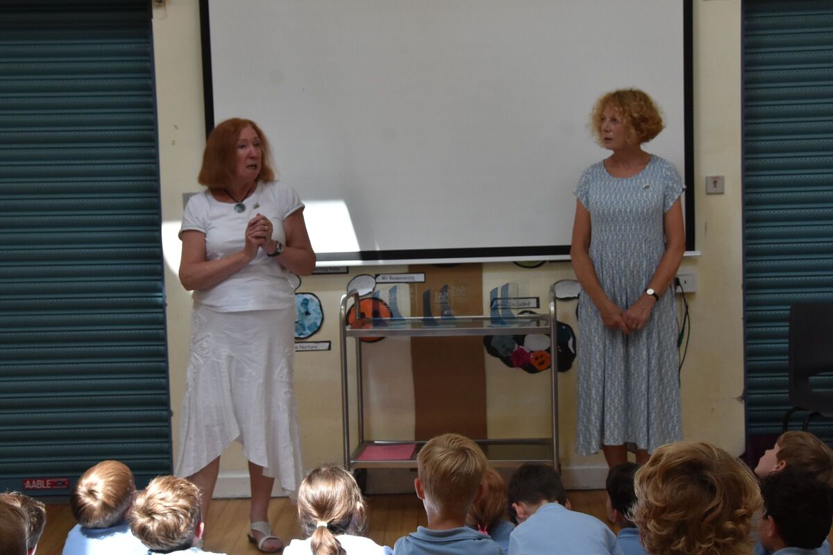 Karen Watson and Helen How of TAP congratulated the Brodick Primary pupils for their efforts and spoke with them about the importance of reducing plastic waste. 