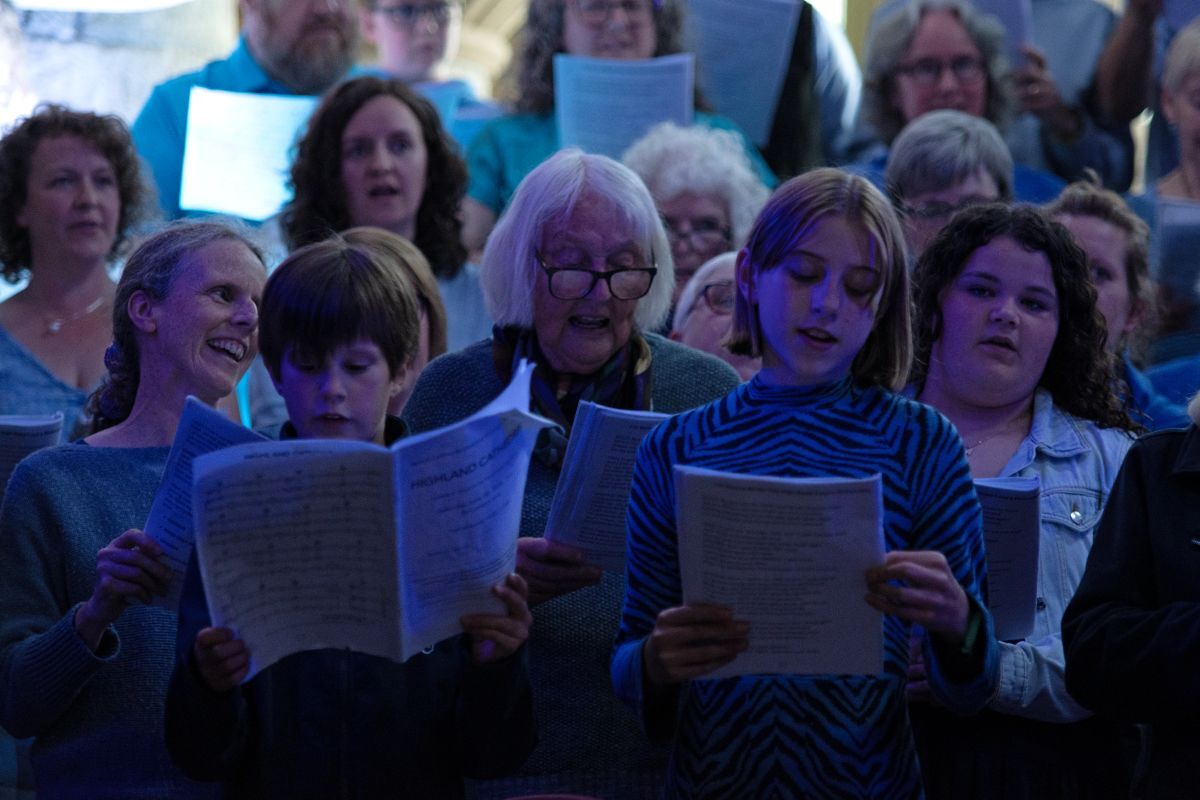 EP T27 Highland Cathedral Concert 02 All generations of Taynuilt Communty Choir Photo Euan Paterson web