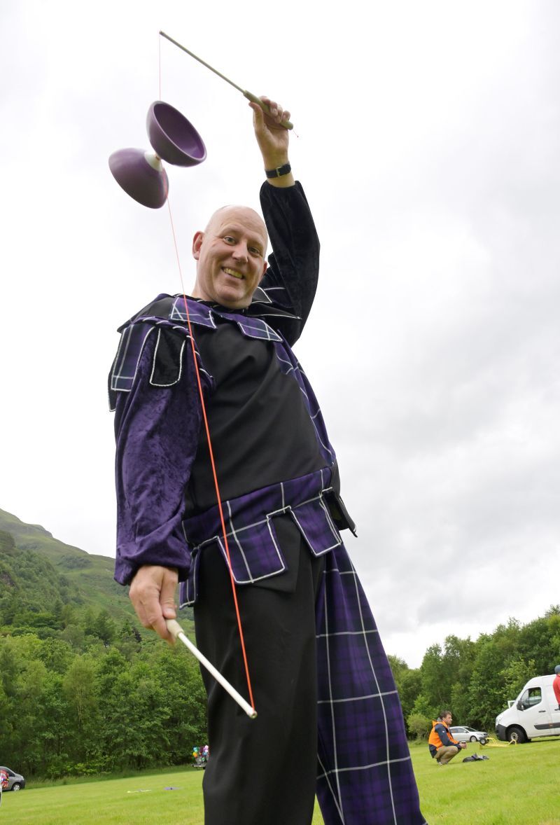 WEB NO F27 Kinlochleven Gala Day 26 Tartan Juggler IF