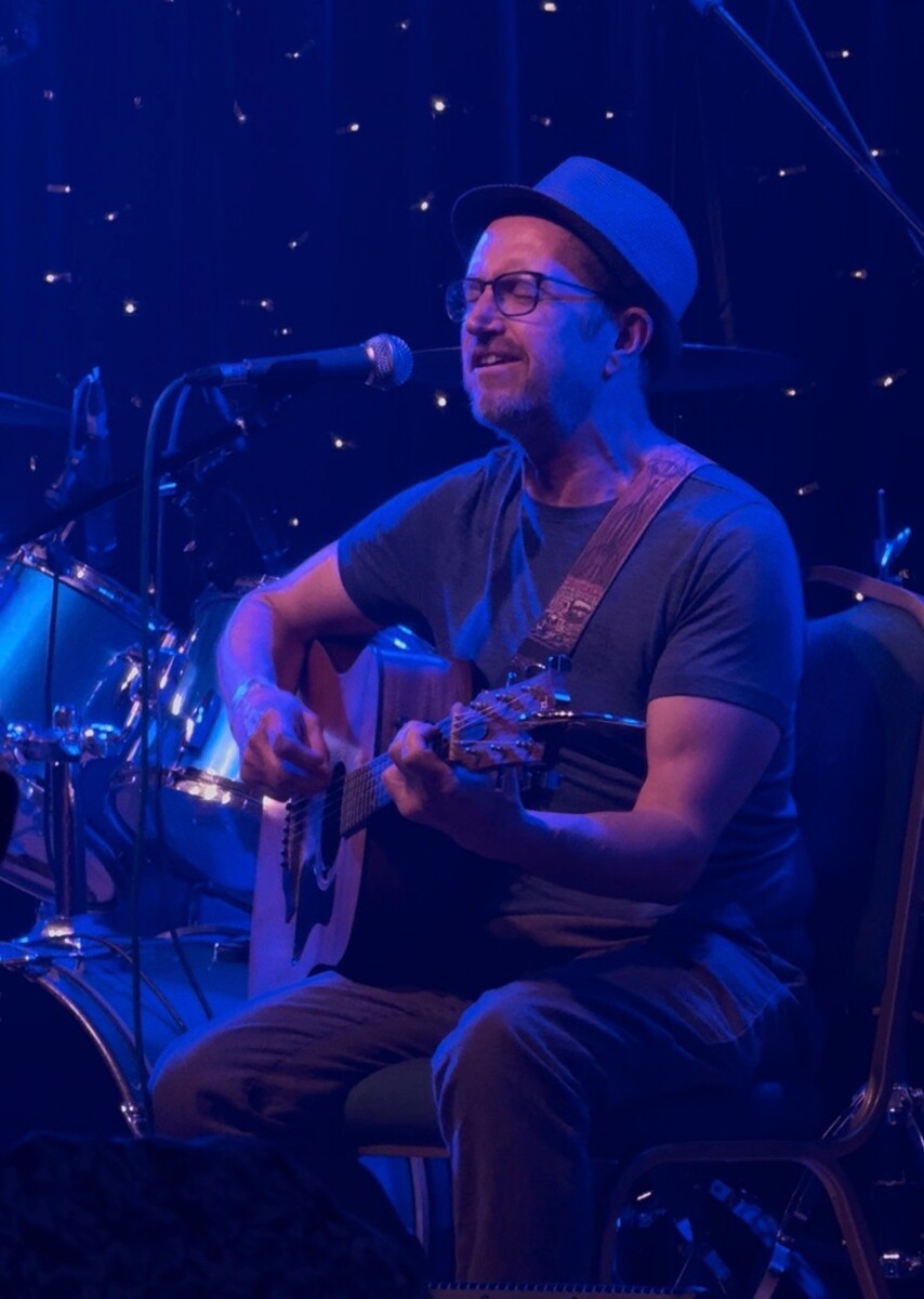 Dave Fee performed at Campbeltown Town Hall.