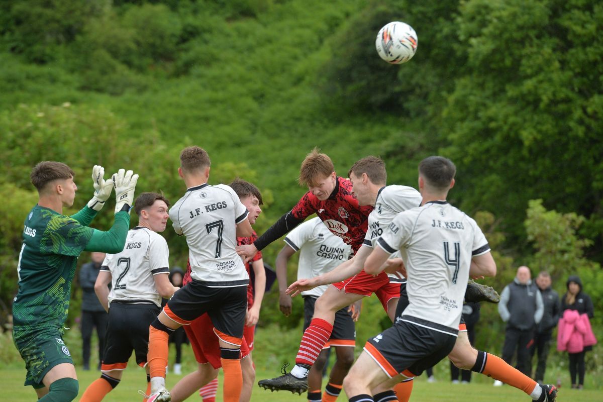 NO T28 DK Lafferty Cup Louie MacFarlane heads wide against Dundee United Photo Derek Black web