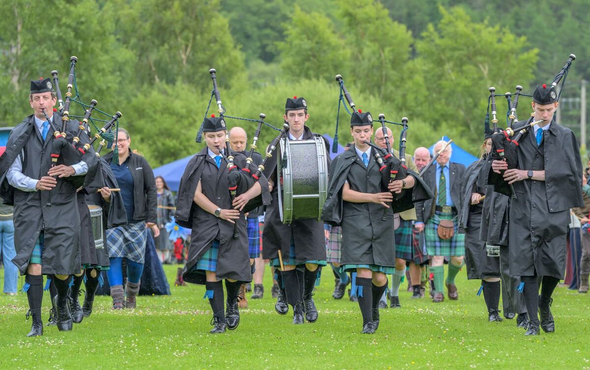The Lochaber Schools Pipe Band led the Glengarry Highland Games opening parade. Photograph: Phil Hughes.