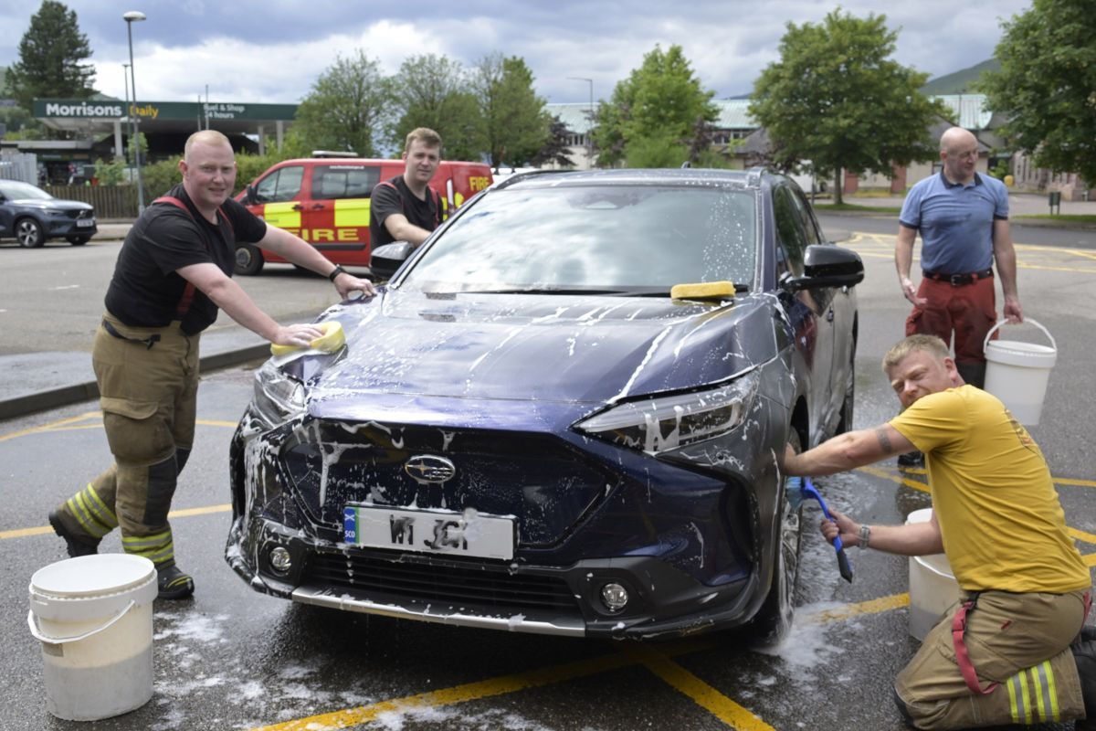 Firefighters spread a little sparkle and shine in Fort William