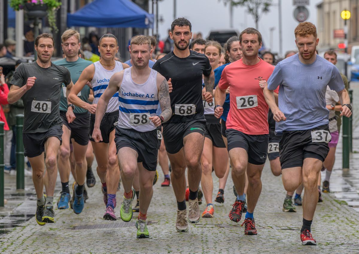 WEB NO F29 Lochaber Athletic Club 26 Triple Hirple Cow Hill Race start PH