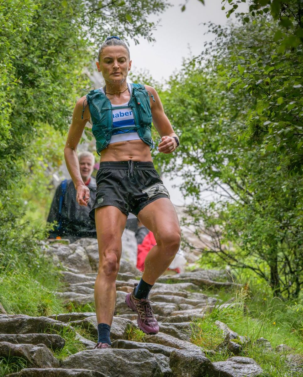 WEB NO F29 Lochaber Athletic Club 26 Triple Hirple Half Ben Hill Race First woman Louise McLellandLAC PH