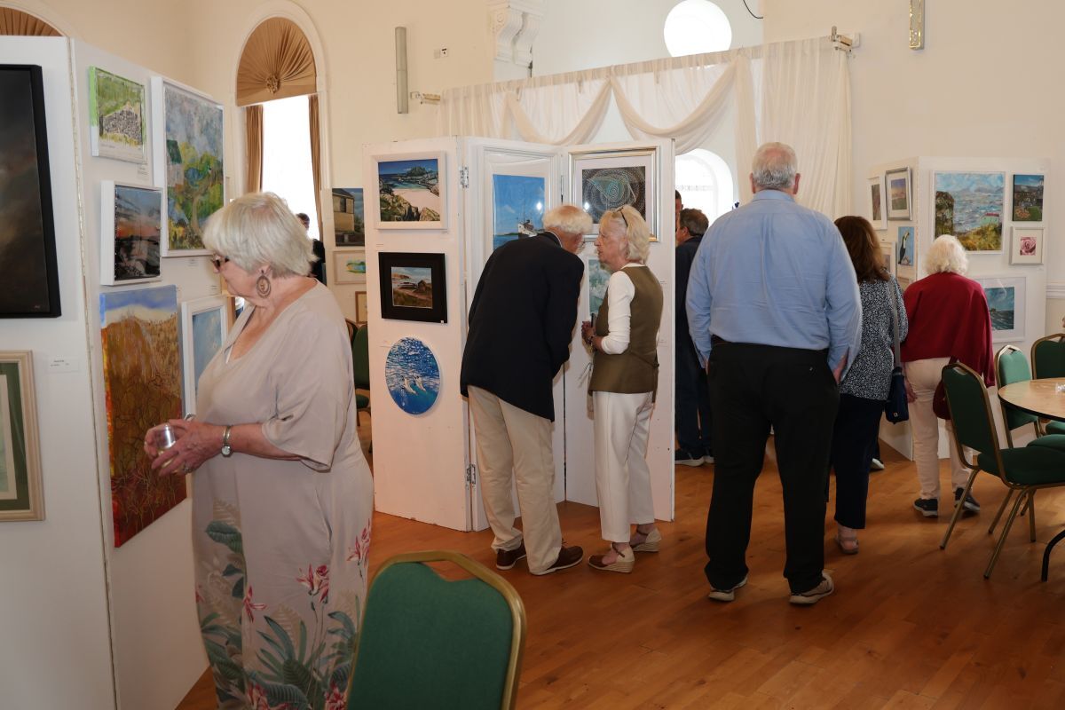 Art collective debut is picture of success