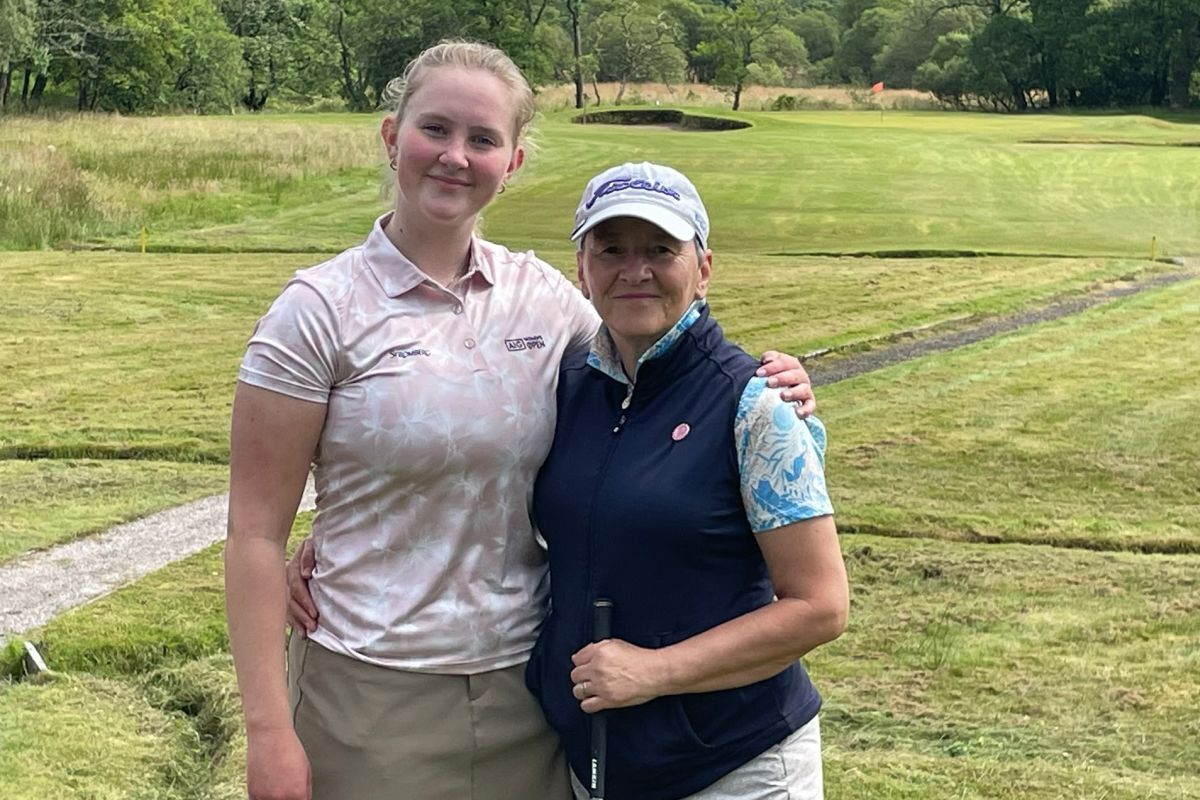  Lana Harley, on the left, with her granny Rena Ritchie who were winners respectively of the Ladies scratch and handicap sections at Dalmally.