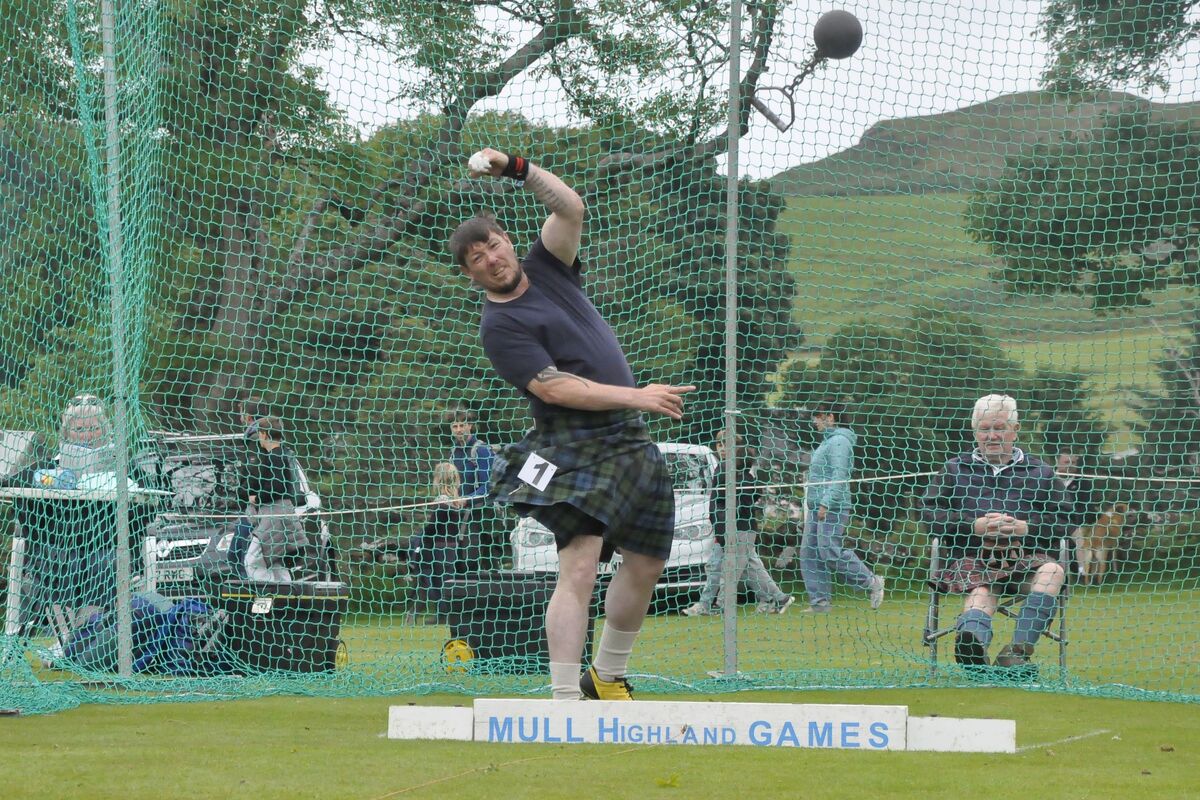 ow t30 Mulls James Campbell tosses the weight for distance