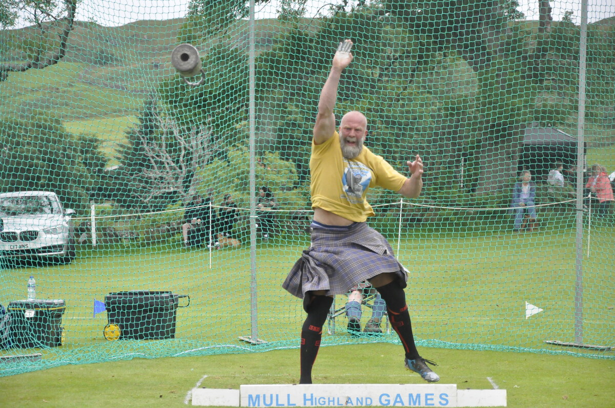 ow t31 fan favourite and record breaker Pieter Bouma tosses the weight for distance