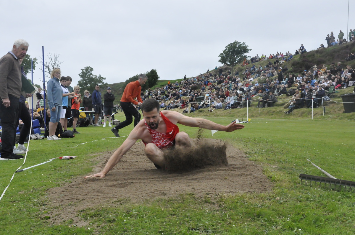 ow t31 tony daffron attempts the long jump record
