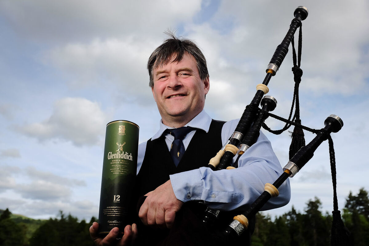 t32 Angus MacColl