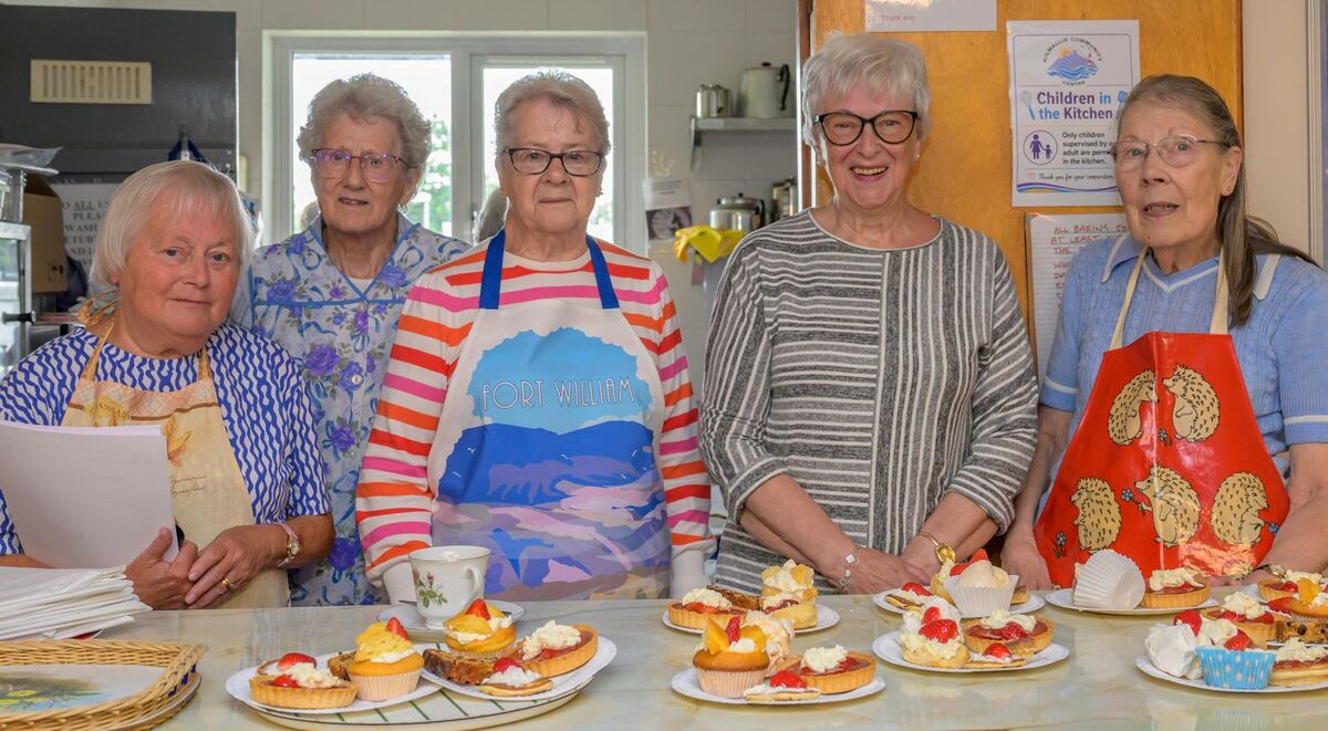 WEB NO F33 Friends of Kilmallie Church Starwberry Tea Volunteers PH