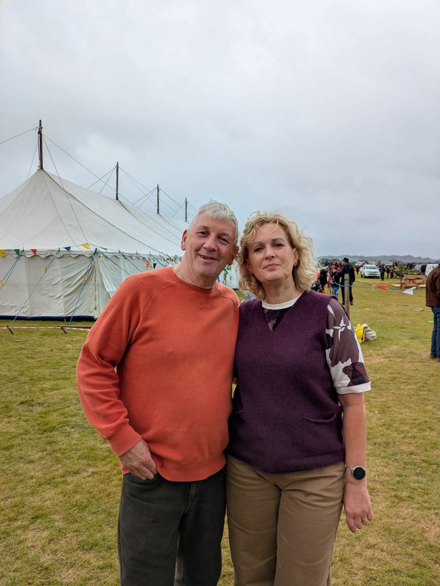 no t33 fiona ross bunessan show Stephen and Linda MacCallum