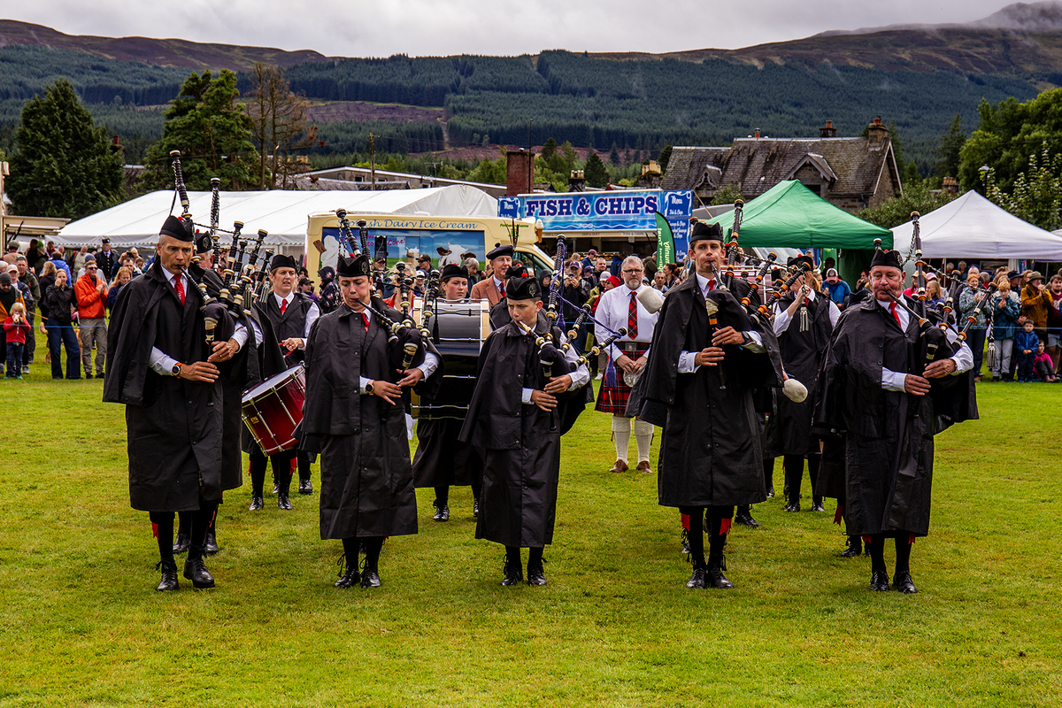 no t33 killin games pipe band lead parade