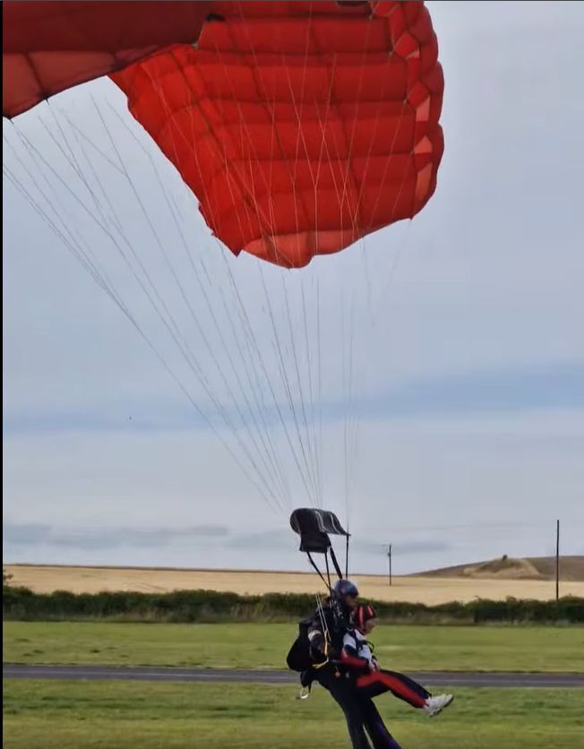 no t33 zoe macdonald parachuting