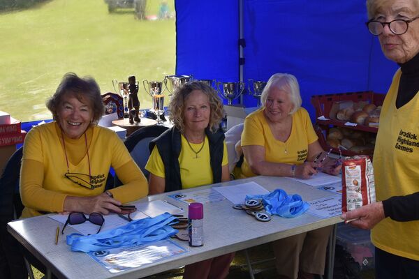 Arran Banner Leader: Rain can't stop play