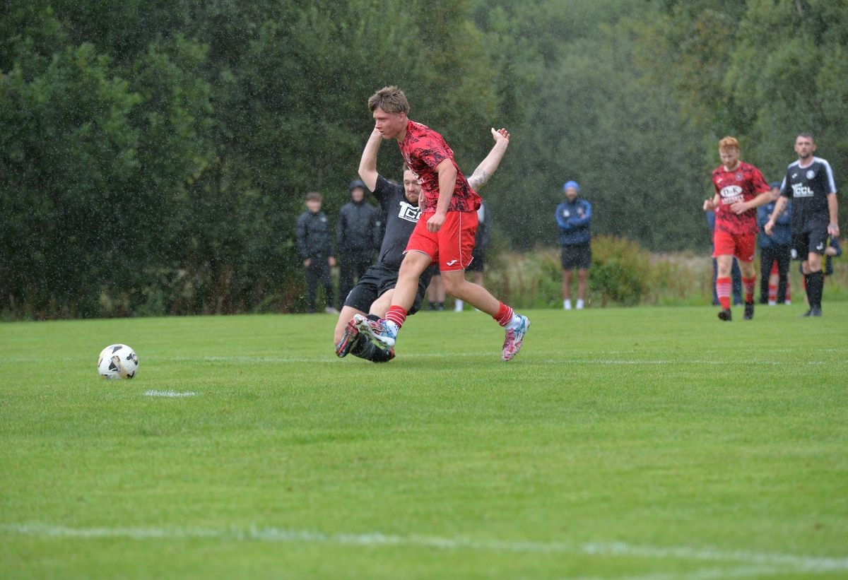 DSC 8891 Kuba Ryszka slots home Saints third goal