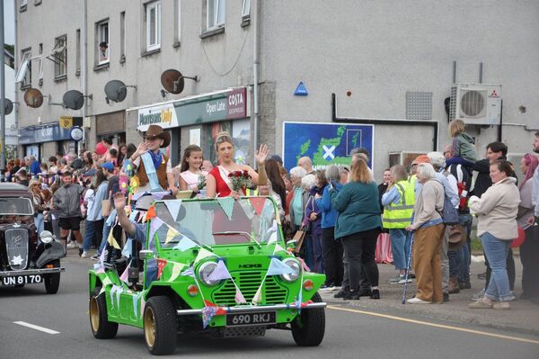 &lsquo;Small town with a big heart&rsquo; puts on huge Ardrishaig Gala Day