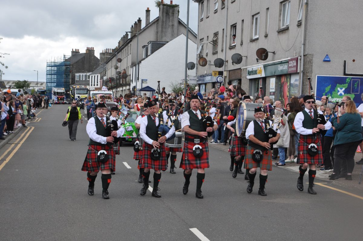 MY A34 ArdrishaigGalaDay11 26 LochFynePipeBand ParadeWEB MY A34 ArdrishaigGalaDay11 26 LochFynePipeBand ParadeWEB