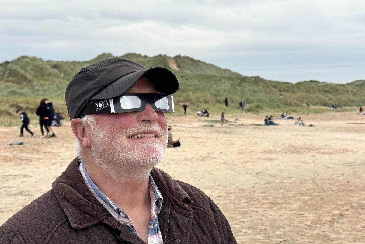 More than 200 turn out for Kintyre eclipse watch despite cloud cover
