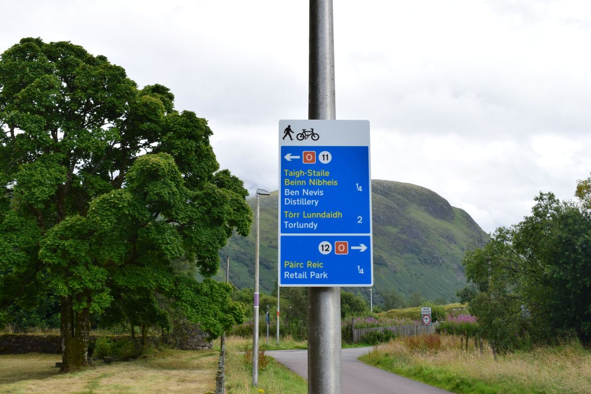 WEB NO F34 Fort William Wayfinding Project 26 sign