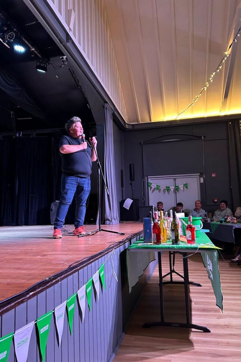 NO A34 Lochgilphead mccmillan funderaiser comedian02 26