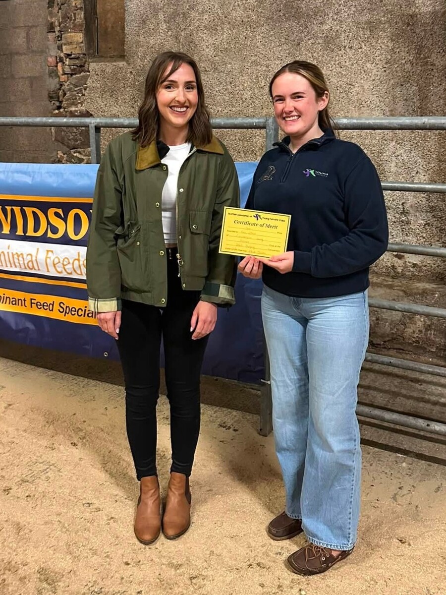 Ladies’ third-place competitor Fiona Littleson with her certificate, presented by Heather Millar.