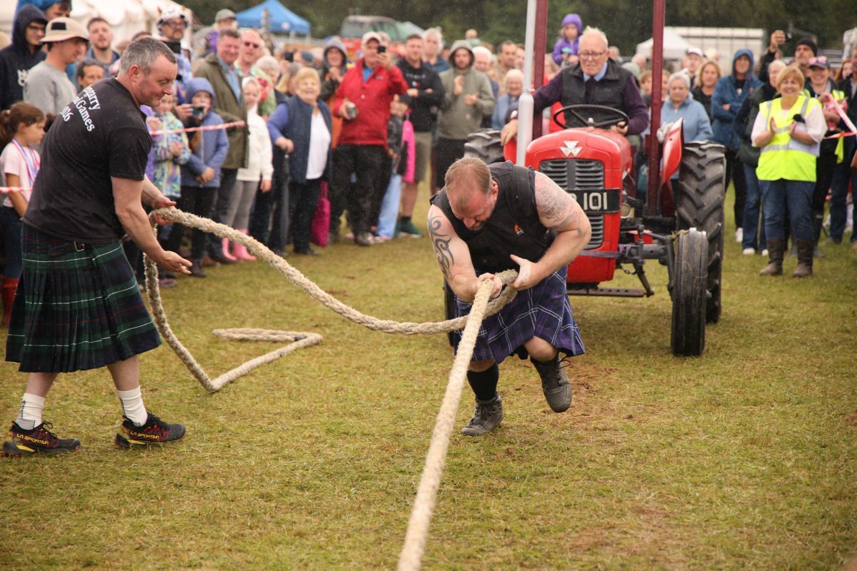 NO KM T34 strongman pulls tractor 26