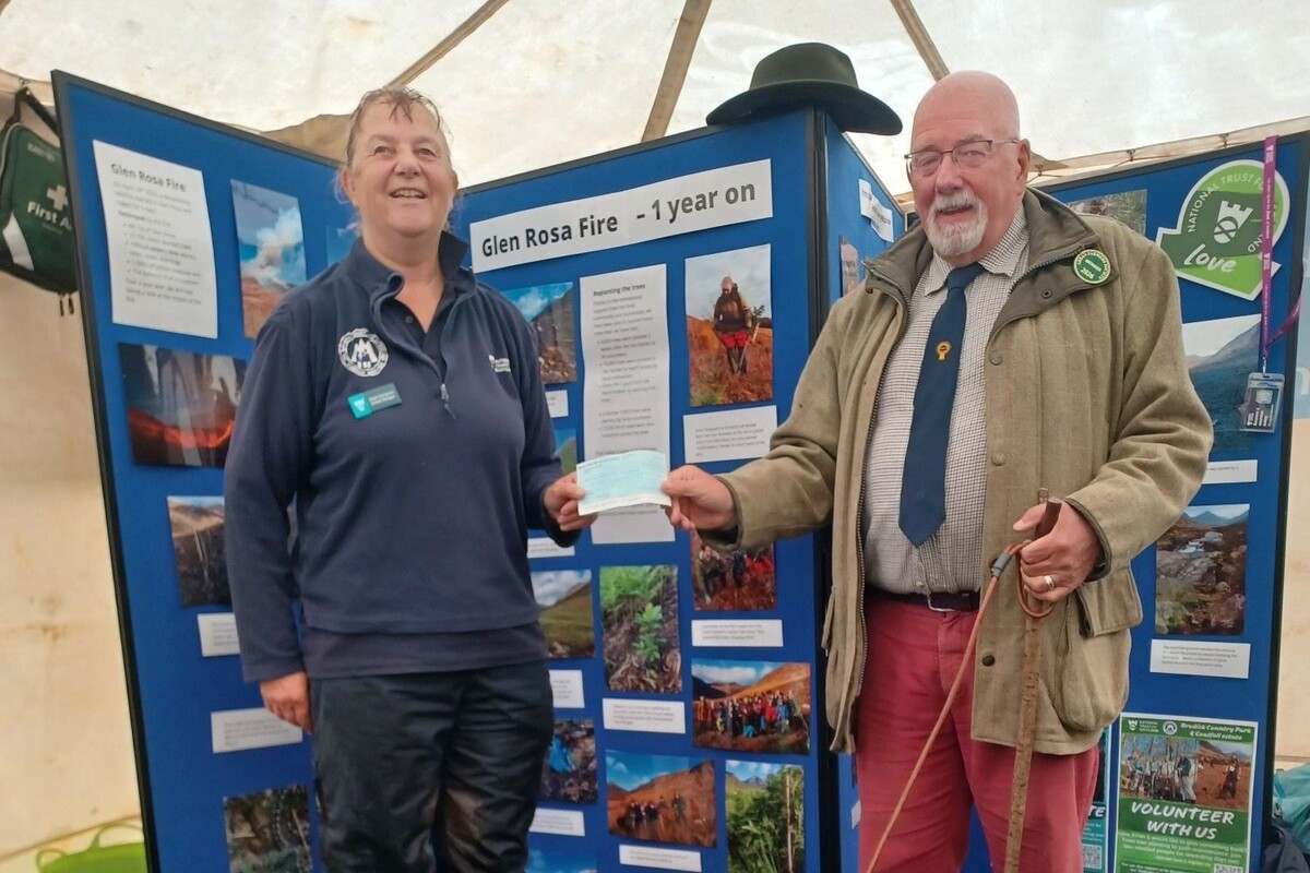 Kate Sampson from National Trust for Scotland receives a cheque from Arran Runners’ Derek Shand. Photograph: Arran Runners. Kate Sampson from National Trust for Scotland receives a cheque from Arran Runners’ Derek Shand. Photograph: Arran Runners.