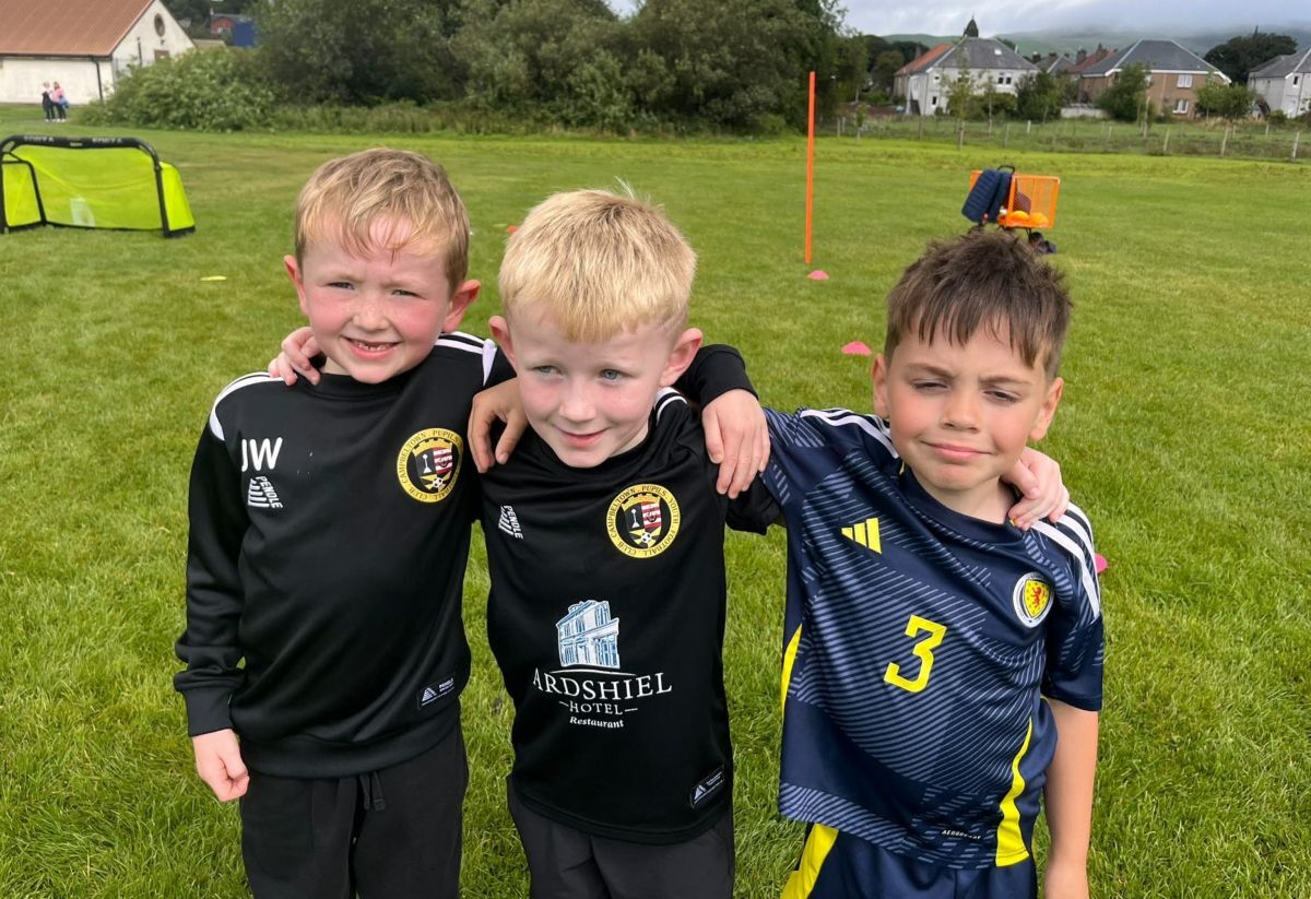 Friends enjoy a break from the action at one of CDJFA’s free holiday camps.
