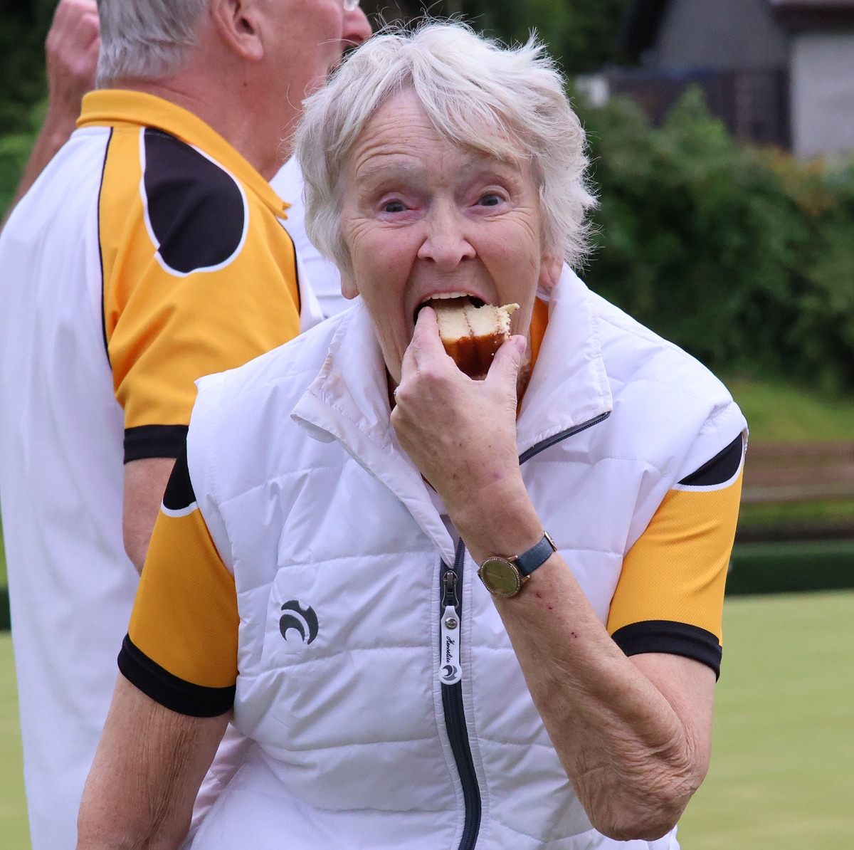 kng t35 lyn donald with her birthday cake lyn was part of the winning fort william triple but also celebrated her birthday on the day double celebration