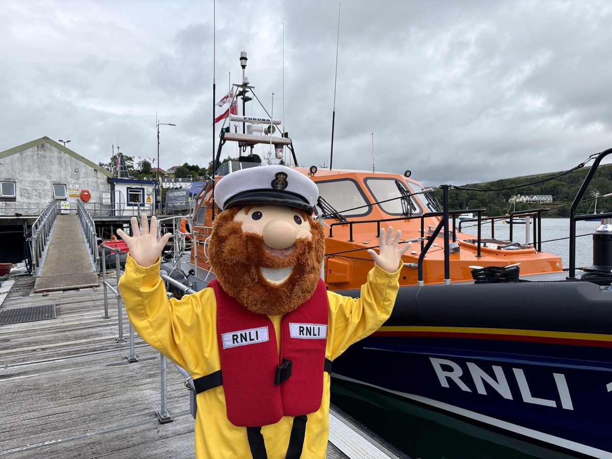 no f35 Stormy Stan with Portree lifeboat