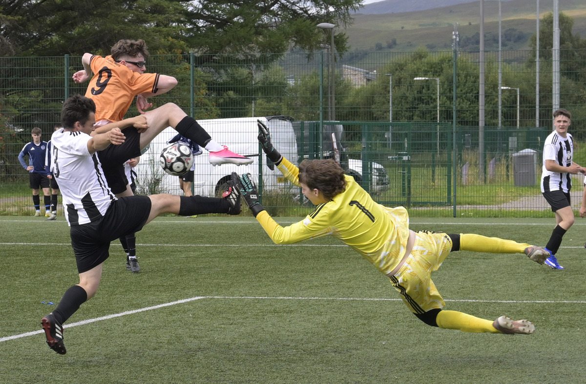 no l35 Forts Thomas MacLean makes a powerful attempt at goal. Photograph Iain Ferguson alba.photos