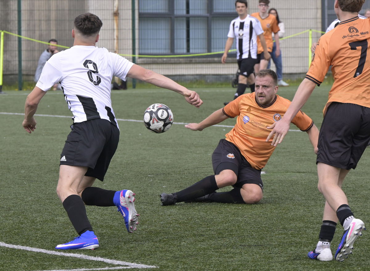 no l35 Dave Forbes makes a low shot at goal. Photograph Iain Ferguson albaphotos