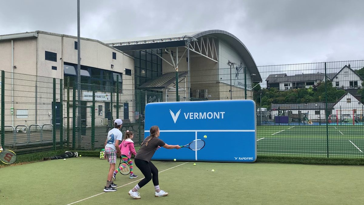 no t34 oban tennis rebound wall in action frame grab
