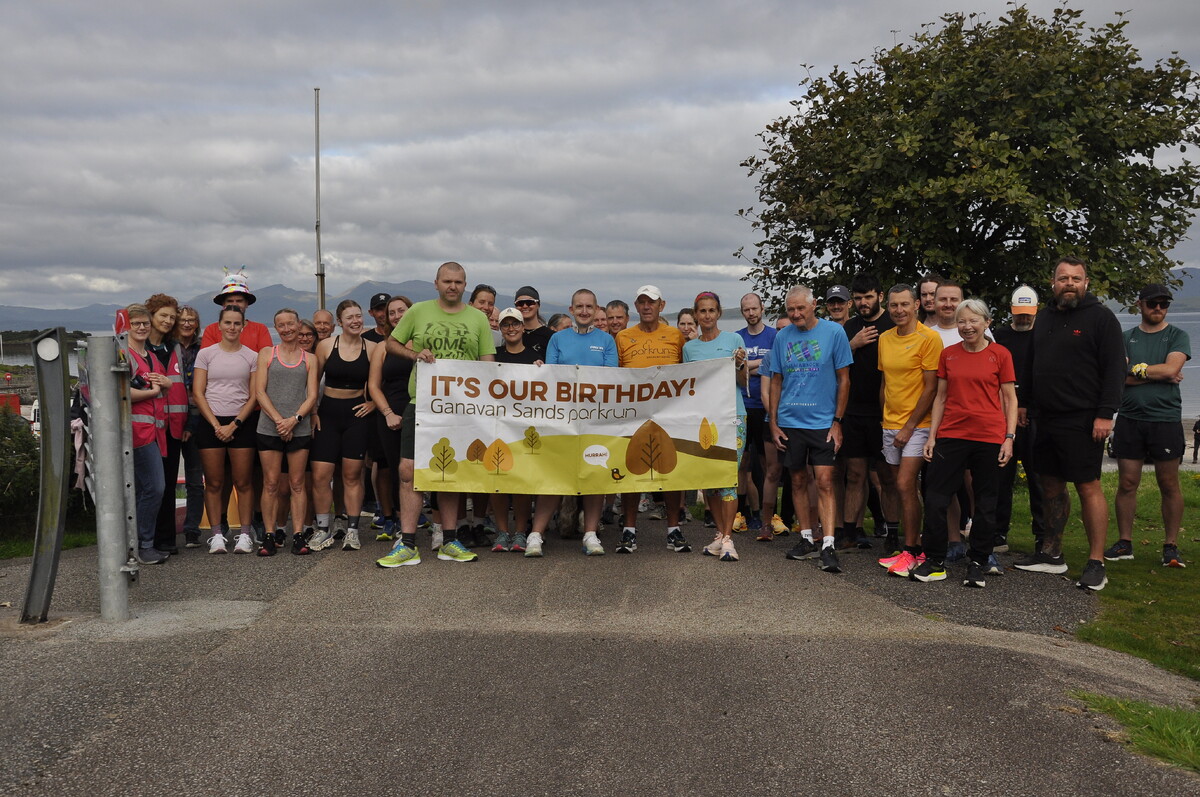 ow t35 parkrun 10th ani runners