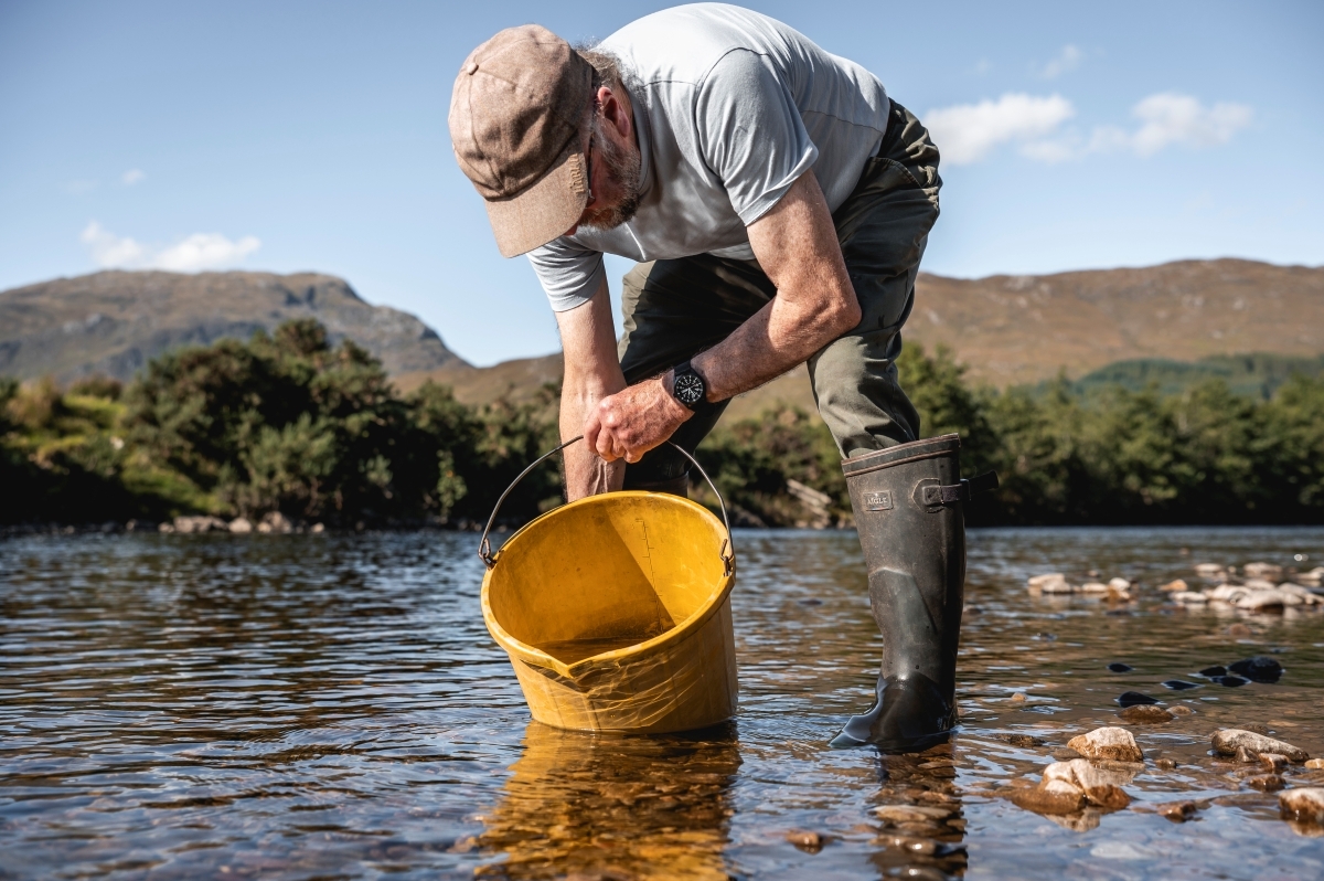 01 Scientist Bob Kindness releasing late fry into the River Carron. Image Credit Elliot Roberts