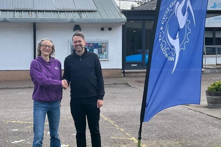 Sarah Griffin, race director at Mid Argyll Triathlon and Aquathlon and Stuart Crawford of The Crawfords's Group. Photograph: Mid Argyll Triathlon and Cycle Club. Sarah Griffin, race director at Mid Argyll Triathlon and Aquathlon and Stuart Crawford of The Crawfords's Group. Photograph: Mid Argyll Triathlon and Cycle Club.