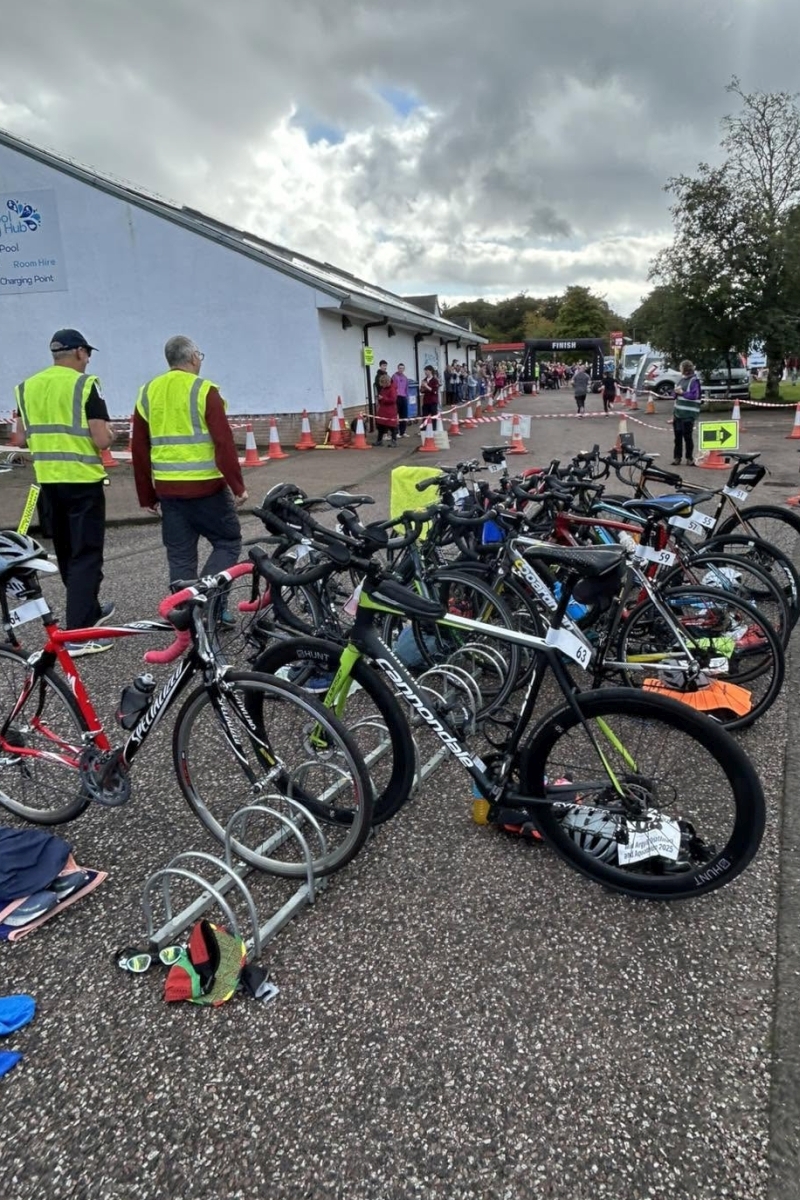 Cycles lined up at the MACPool as part of the Mid Argyll Triathlon and Aquathlon event in 2025. Photograph: Mid Argyll Triathlon and Cycle Club