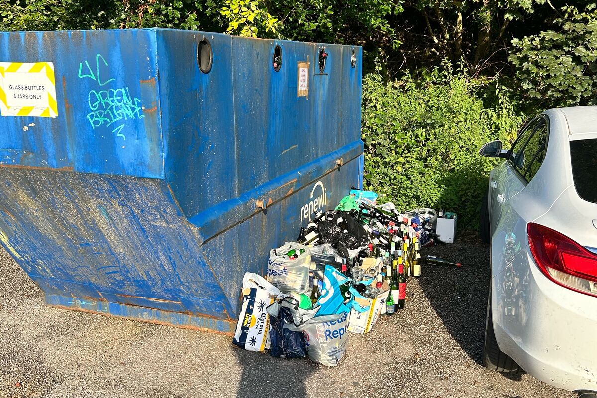 NO A36 TayvallichBottleBank 36 PIC IAN OLIVERWEB NO A36 TayvallichBottleBank 36 PIC IAN OLIVERWEB