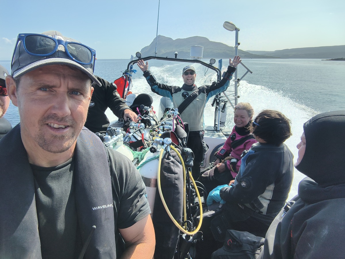 Jason Coles and his team make their way to Brodick Bay to lift a lost trawl net. Photograph: Wreckspeditions. 
