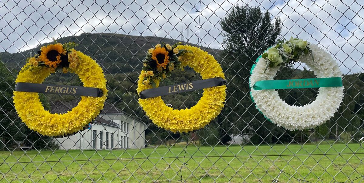WEB NO F36 Floral Tributes to car crash boys IF