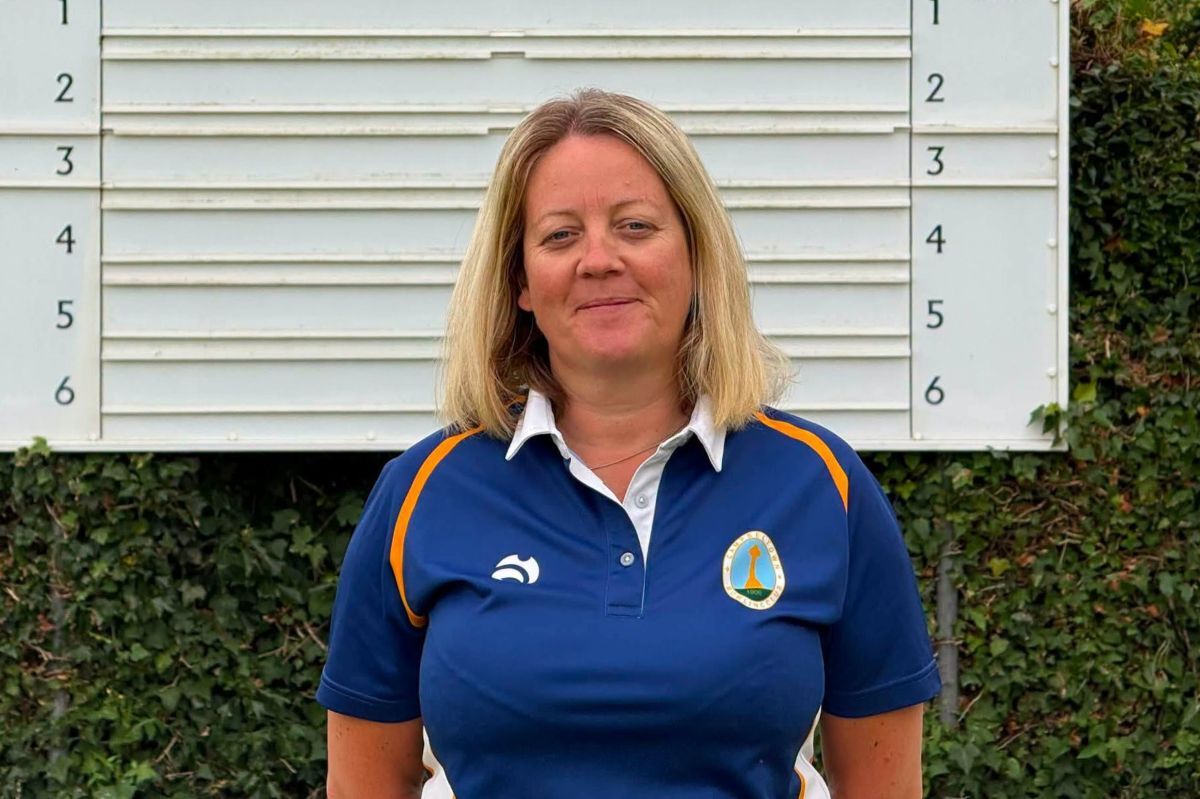 President Lorraine beats sister Susan to claim bowling club crown