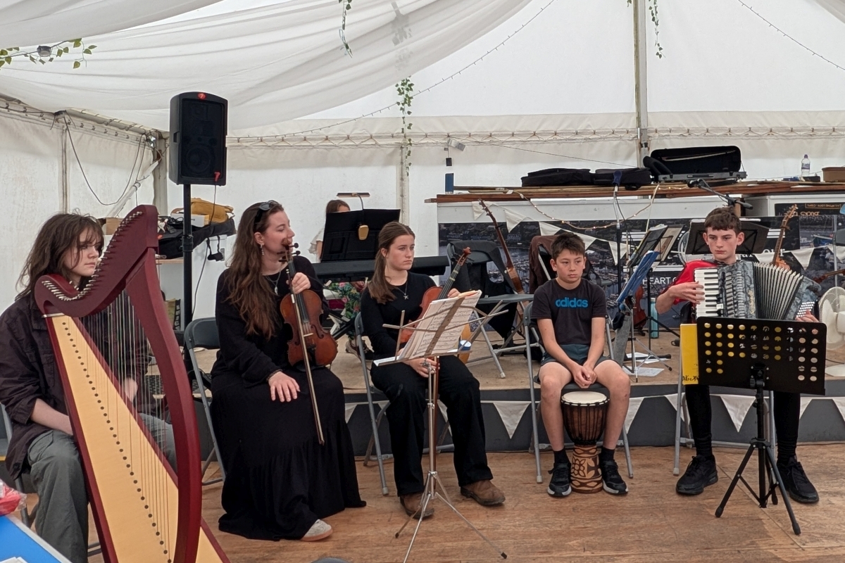 F&eacute;is an Tairbeirt pupils play at the 10th anniversary ceilidh. Photograph: F&eacute;is an Tairbeirt