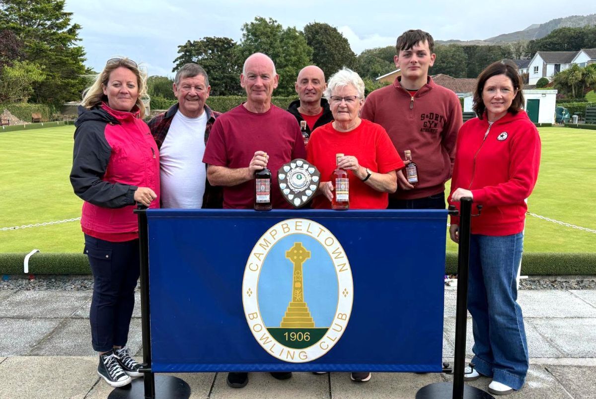 Memorial bowls raises &pound;1,615 for town&rsquo;s young footballers